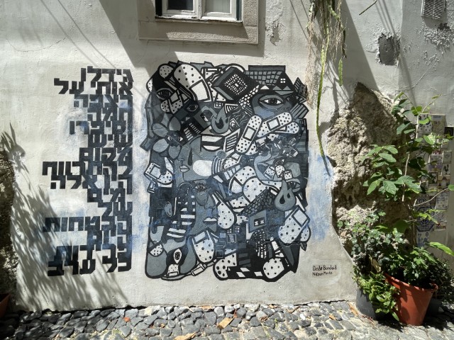 Street art by Dede and Nitzan Mintz in Lisbon